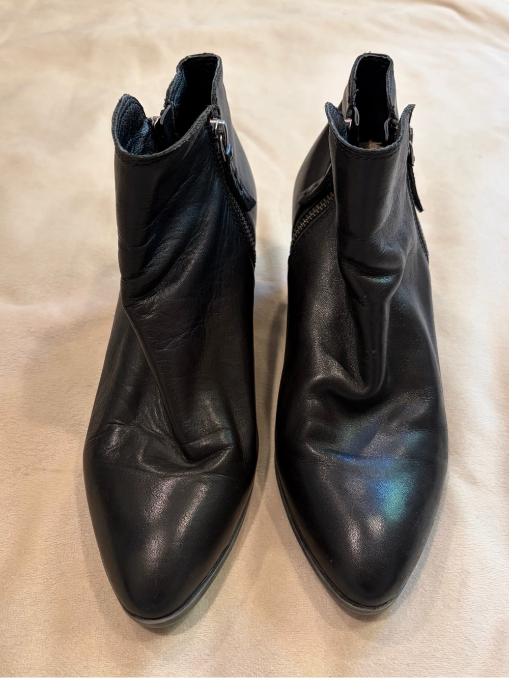 Frye Judith Black Leather stacked heel Pointed Ankle Booties with Side Zip 8.5